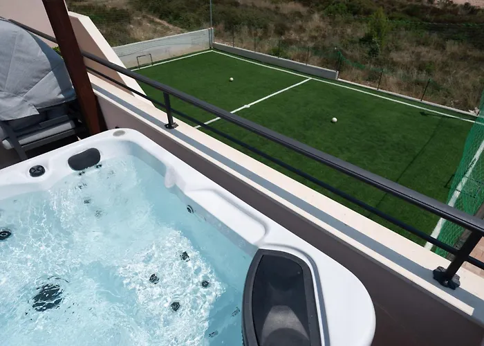 Roza S Privatnim Grijanim Bazenom I Jacuzzijem * Sukošan