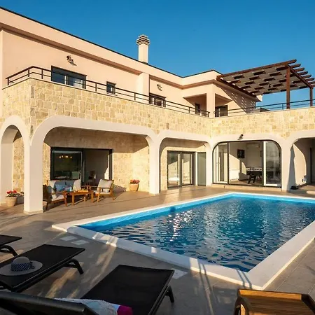 Villa Roza S Privatnim Grijanim Bazenom I Jacuzzijem Sukošan