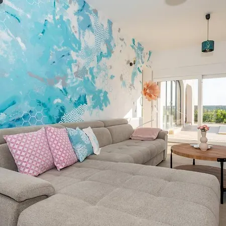 Roza S Privatnim Grijanim Bazenom I Jacuzzijem