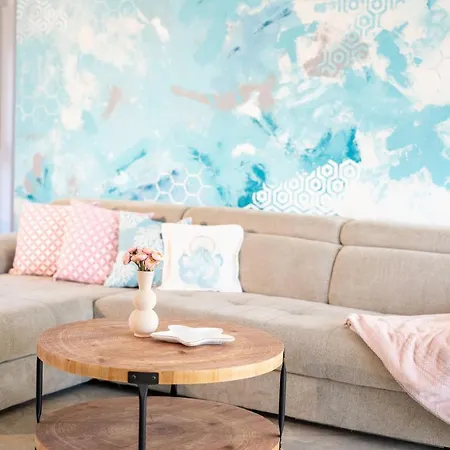 Roza S Privatnim Grijanim Bazenom I Jacuzzijem Villa Sukošan