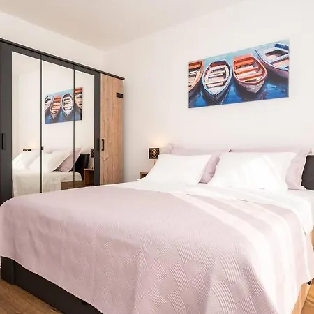 Villa Roza S Privatnim Grijanim Bazenom I Jacuzzijem Sukošan