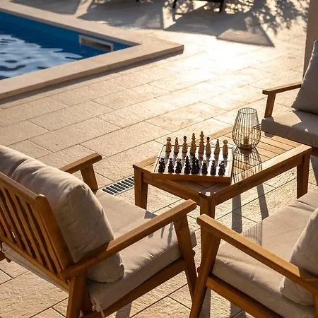 Roza S Privatnim Grijanim Bazenom I Jacuzzijem Villa *