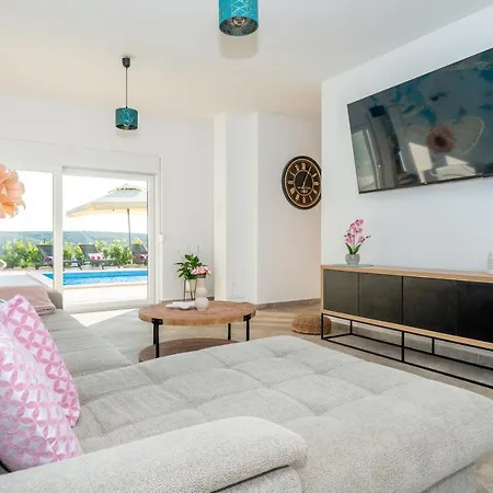 Villa Roza S Privatnim Grijanim Bazenom I Jacuzzijem *
