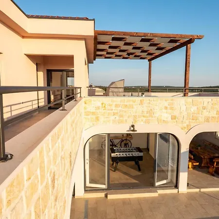 Villa Roza S Privatnim Grijanim Bazenom I Jacuzzijem