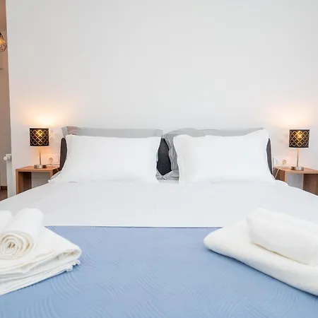 Roza S Privatnim Grijanim Bazenom I Jacuzzijem Villa Sukošan
