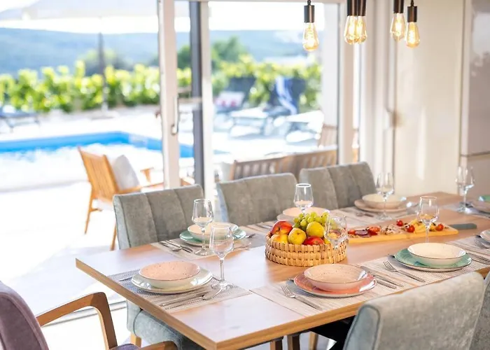 Roza S Privatnim Grijanim Bazenom I Jacuzzijem Villa