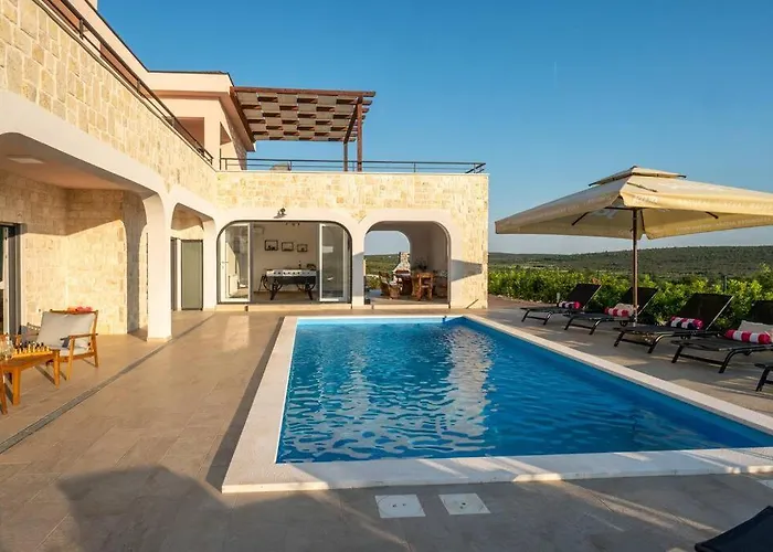 Roza S Privatnim Grijanim Bazenom I Jacuzzijem Villa *