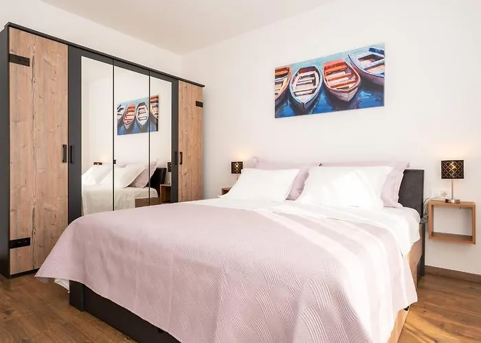 Villa Roza S Privatnim Grijanim Bazenom I Jacuzzijem Sukošan