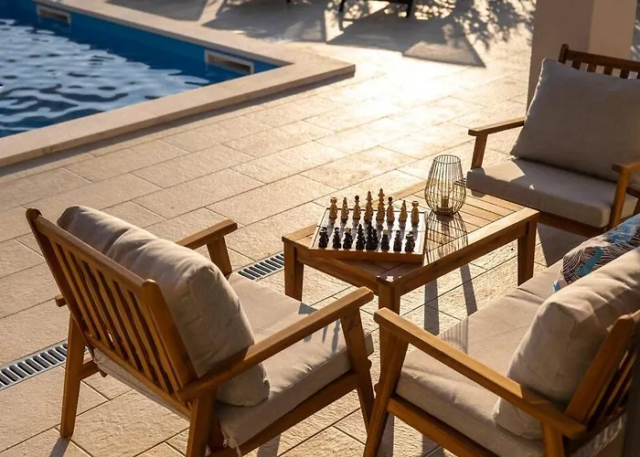 Roza S Privatnim Grijanim Bazenom I Jacuzzijem Villa *