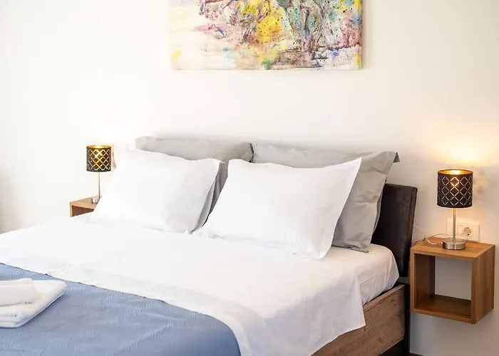 Roza S Privatnim Grijanim Bazenom I Jacuzzijem * Sukošan