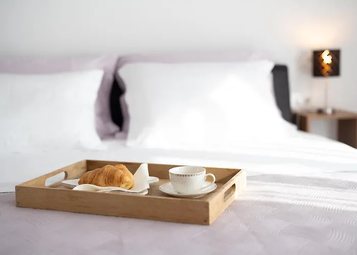 Roza S Privatnim Grijanim Bazenom I Jacuzzijem * Sukošan