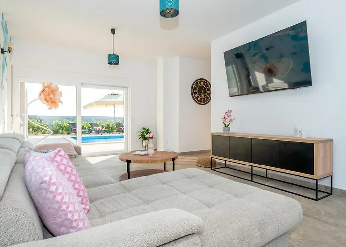 Villa Roza S Privatnim Grijanim Bazenom I Jacuzzijem *