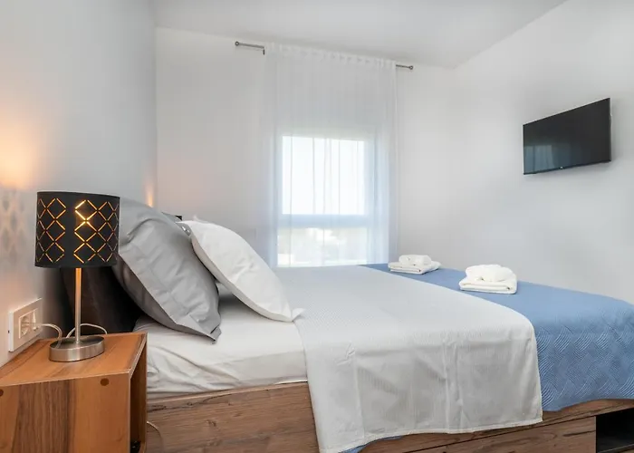 Villa Roza S Privatnim Grijanim Bazenom I Jacuzzijem Sukošan