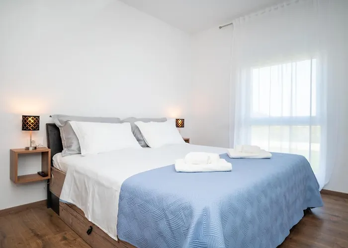 Roza S Privatnim Grijanim Bazenom I Jacuzzijem * Sukošan