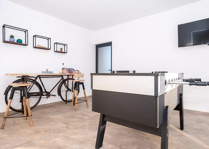 Roza S Privatnim Grijanim Bazenom I Jacuzzijem * Sukošan