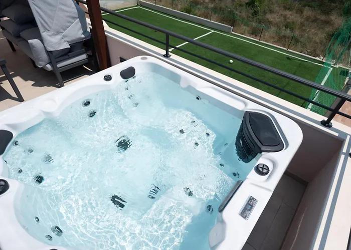 Roza S Privatnim Grijanim Bazenom I Jacuzzijem Villa Sukošan